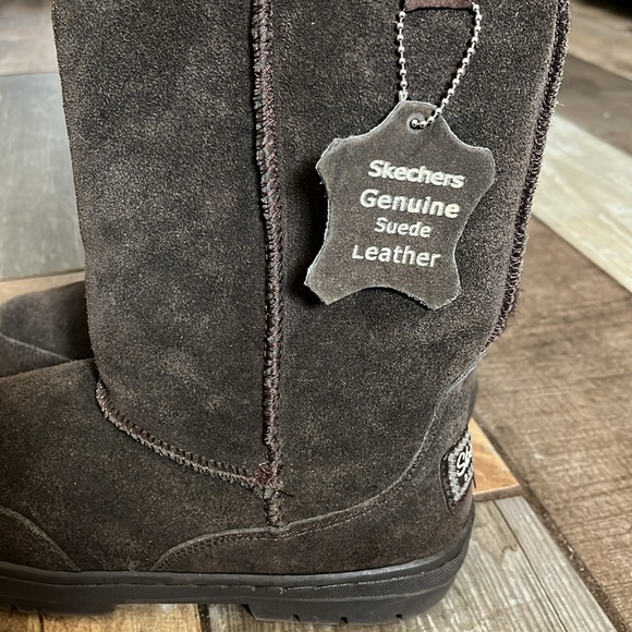 NWT size 7 Skechers suede boots - Picture 2 of 5